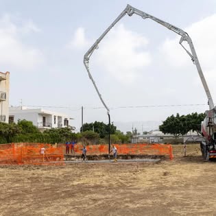 Getto del calcestruzzo in un cantiere DP Costruzioni