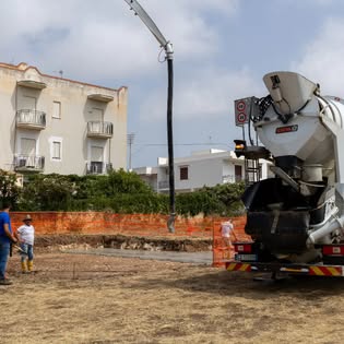 Betoniera in area di cantiere