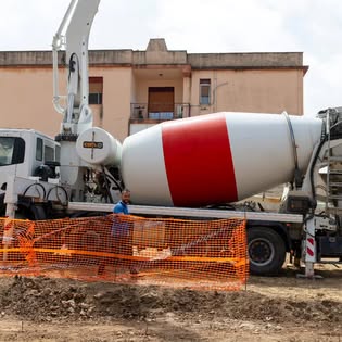 Autobetoniera nel cantiere